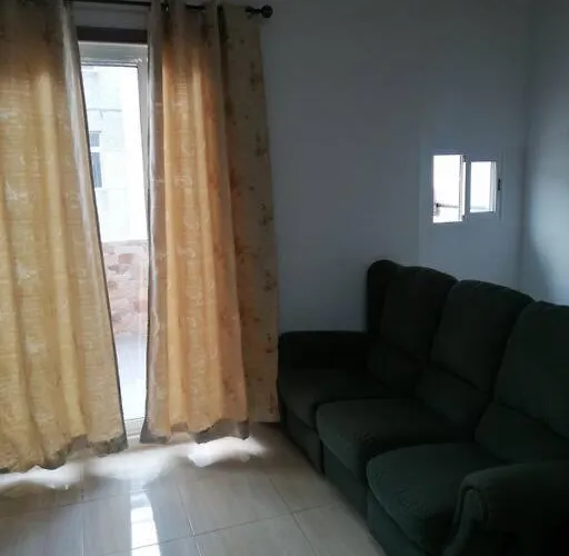 Individual Privada, Piso De 3 Con Areas Compartidas *