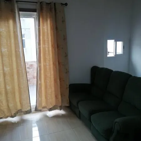 Individual Privada, Piso De 3 Con Areas Compartidas *